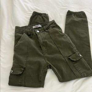 Green Ankle Cropped Cargo Pants with Elastic Waistband